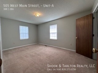 Building Photo - 505 W Main St