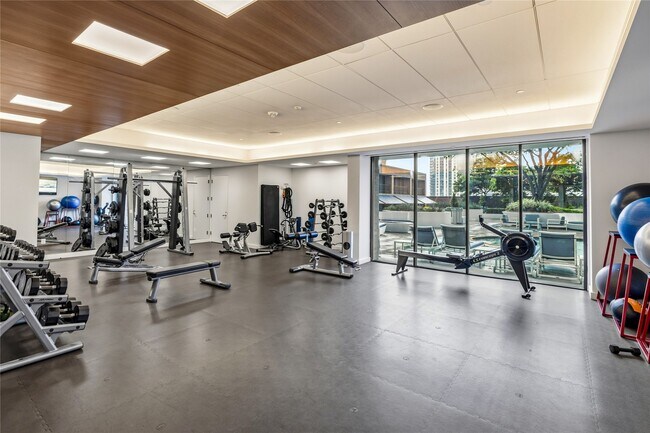 Building Photo - 1111 Caroline St