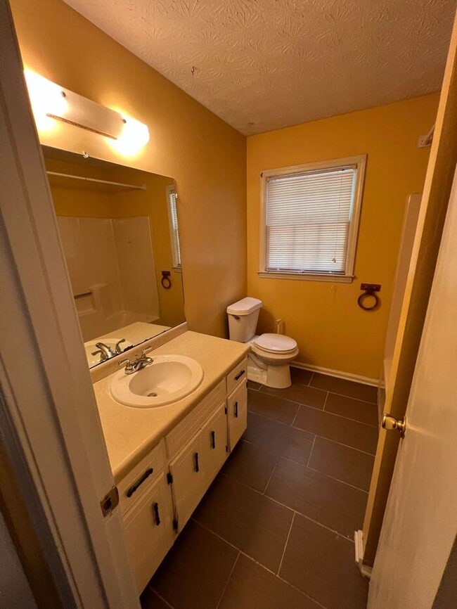 Building Photo - NOW AVAILABLE!!! Beautiful Townhome with M...