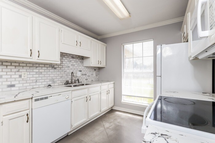 Building Photo - 102 Red Oak Cove