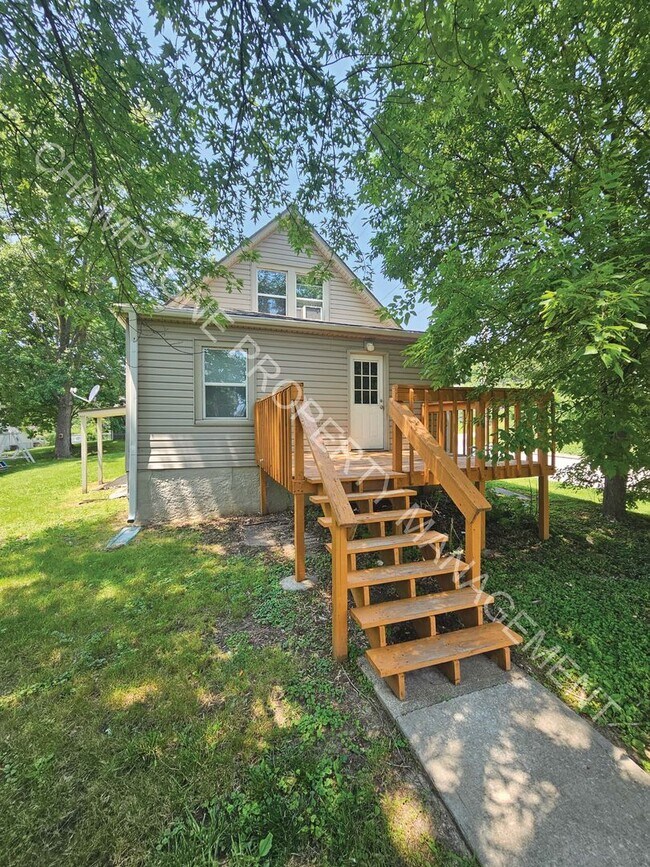 Building Photo - Charming 3-Bedroom Home with Covered Front...