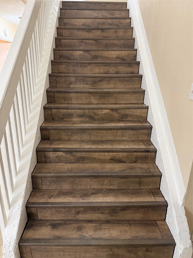 Building Photo - 9 Dewthread Ct