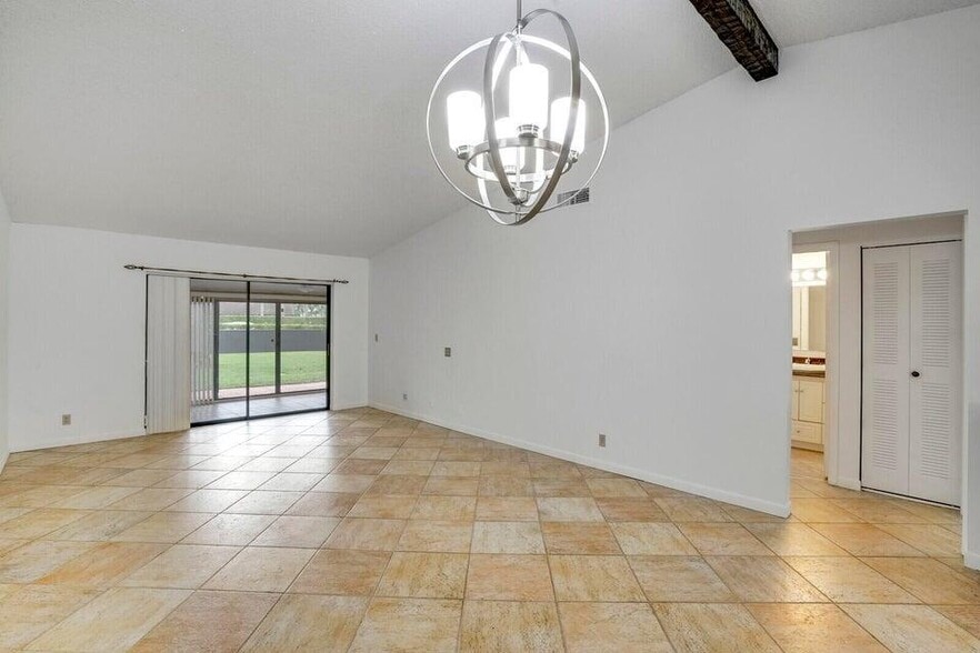 Building Photo - 540 Shady Pine Way