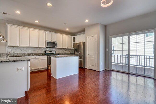 Building Photo - 985 Morgan Run Rd