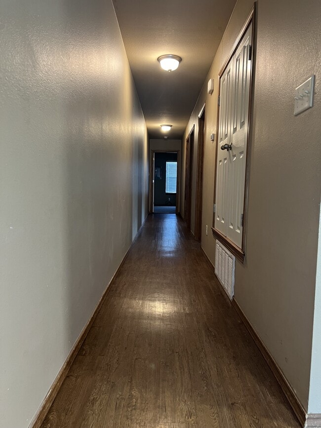 Building Photo - 102 S East St