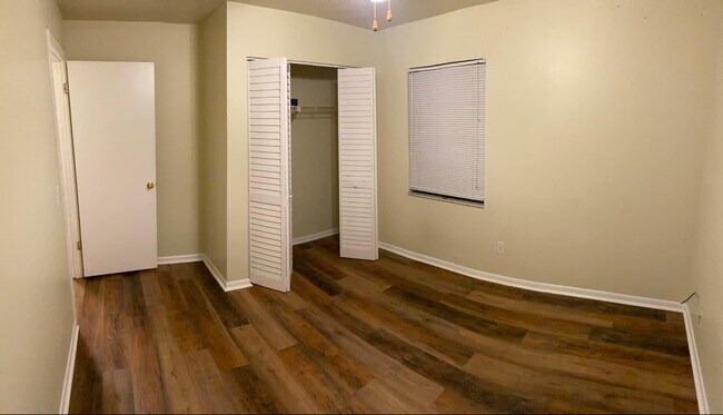 Building Photo - 3957 S Ventura Ave