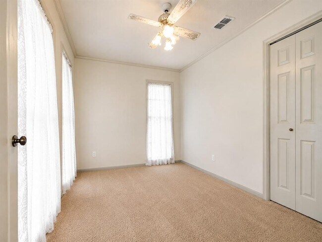 Building Photo - 431 Berry Ln