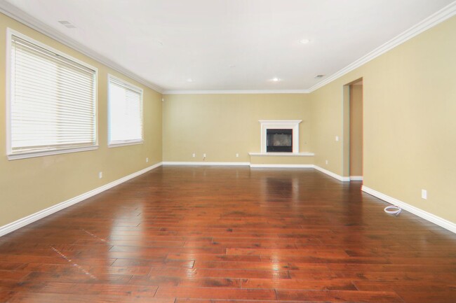 Building Photo - 1212 Lavendar Way