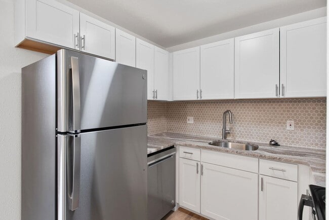 Building Photo - Students Welcome! Updated 2 Bedroom 1 Bath near Foothills Mall