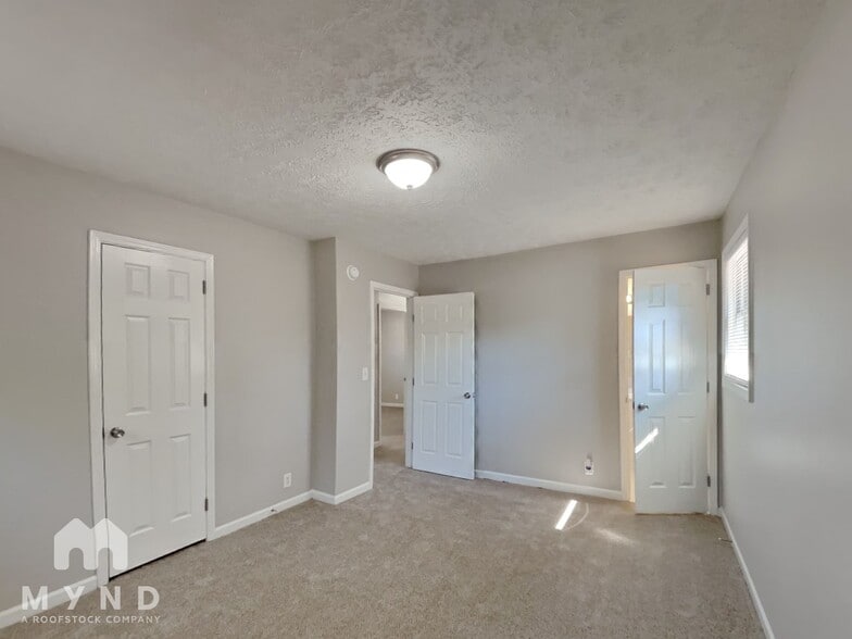 Building Photo - 2945 Botany Dr