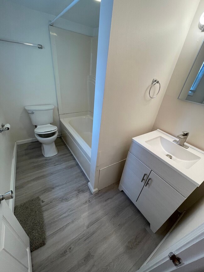 Building Photo - 2516 Josephine St