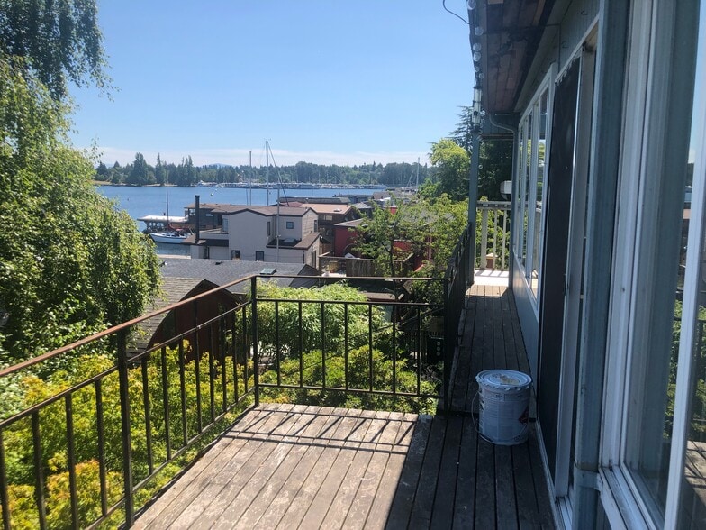 Building Photo - 3136 Portage Bay Plz E