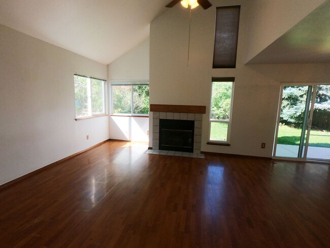 Building Photo - House in cul-de-sac in Louisville
