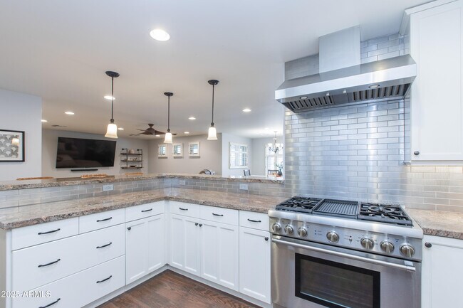 Building Photo - 4245 E Earll Dr