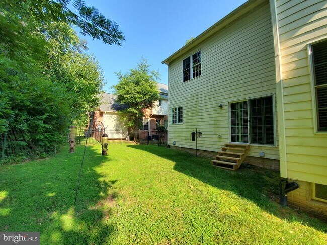 Building Photo - 3301 Buckley St