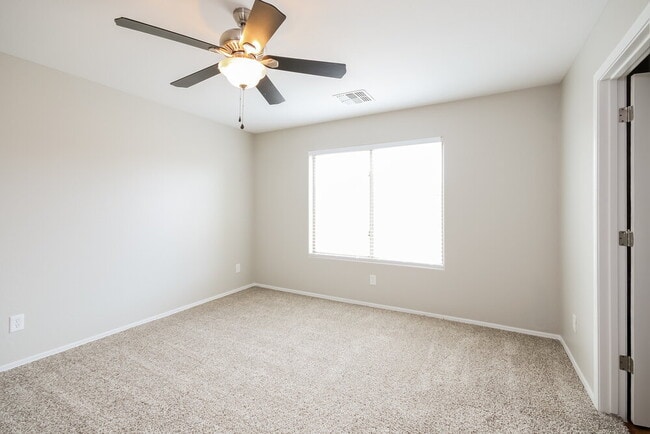 Building Photo - 7030 S 44th Ln