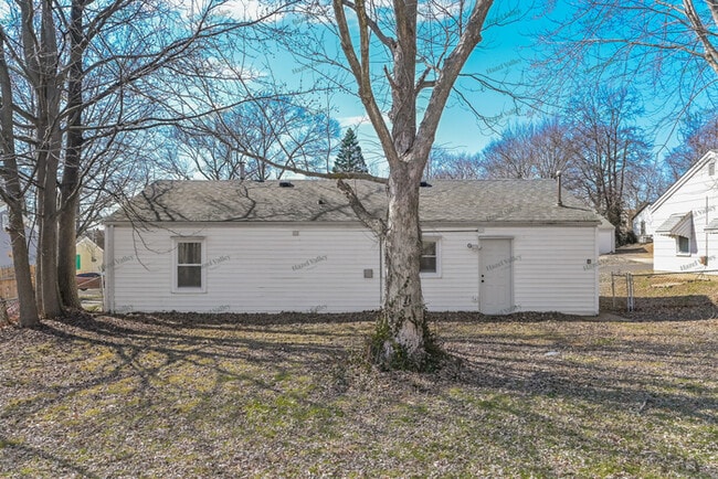 Building Photo - 9854 Dennis Dr