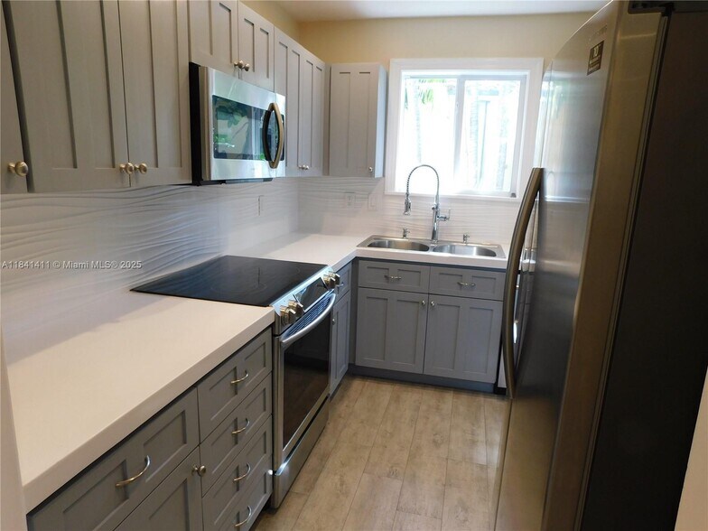 Building Photo - 2375 SW 21st Ter