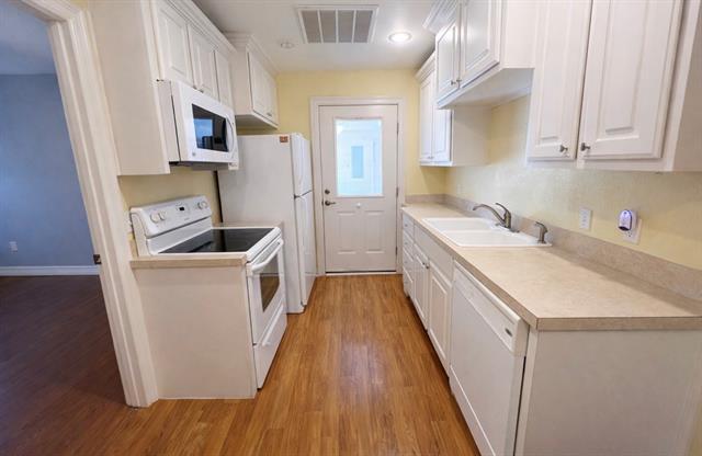Building Photo - 1825 Glenway Dr