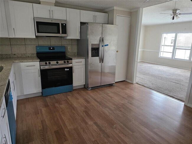 Building Photo - 9919 Scepter Ave