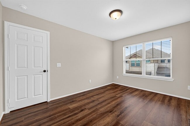 Building Photo - 4007 Delta Rose St