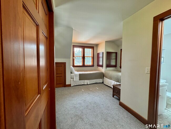 Building Photo - 104 Millerton Rd