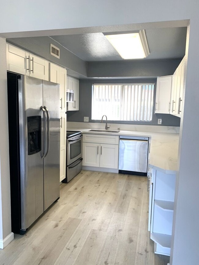 Building Photo - COZY 2BD/2BA CONDO AVAILABLE IN SAN DIEGO