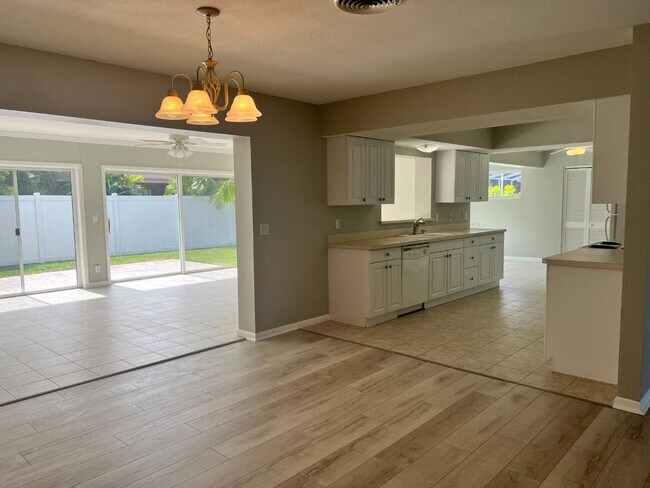 Building Photo - 4220 49th Ave S