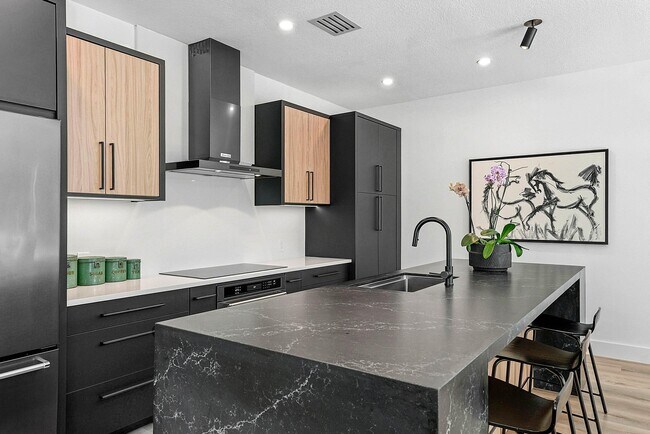 Building Photo - 4310 Buttonwood Dr