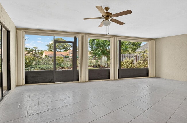 Building Photo - 6385 Hollandaire Dr E