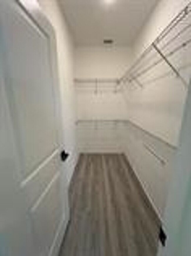 Building Photo - 1038 Albert Ave