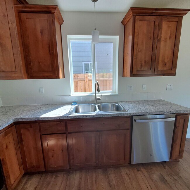 Building Photo - Dog Friendly 3bed : 2.5 bath home w/ Garage