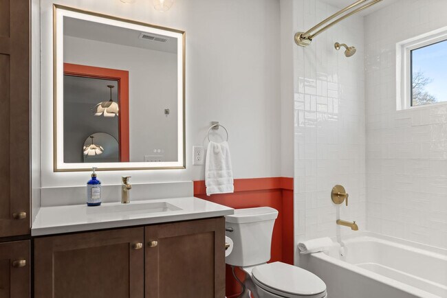 Building Photo - 1315 16th Ave S