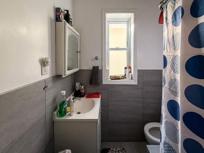 Building Photo - 125 Mallory Ave