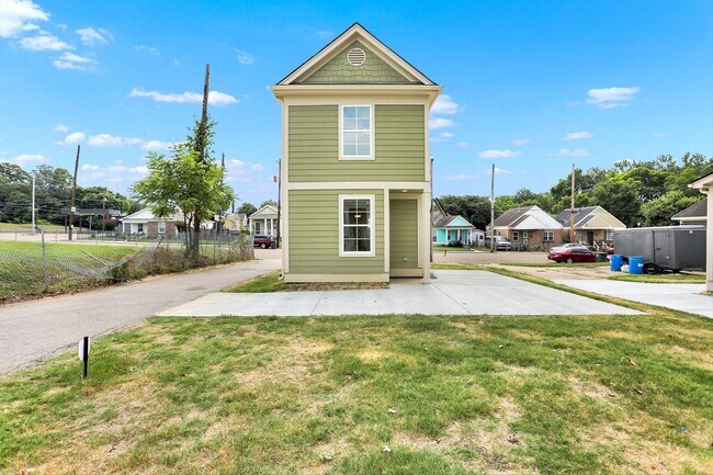 Building Photo - 701 N 3rd St