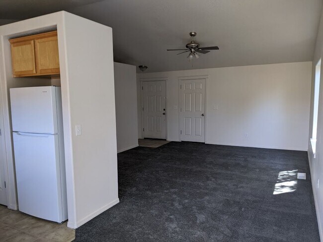 Building Photo - 952 SE Kierra Pl