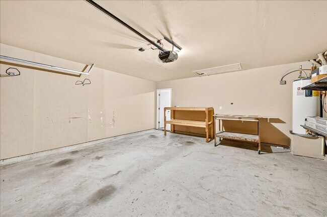 Building Photo - 3810 Los Arroyos Dr