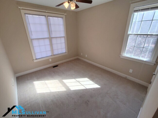 Building Photo - 279 Weaver Ridge Rd