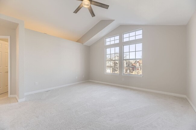 Building Photo - 4 bedroom, 2 1/2 bath home with attached 2...