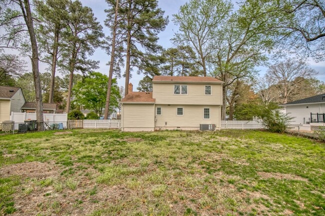 Building Photo - Great Location in Williamsburg!