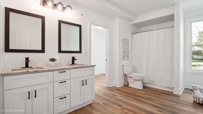 Building Photo - 407 W 1st Ave