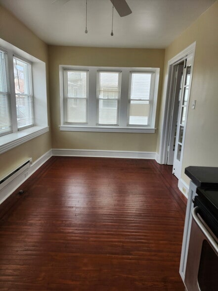 Dining Room - 4008 State Rd