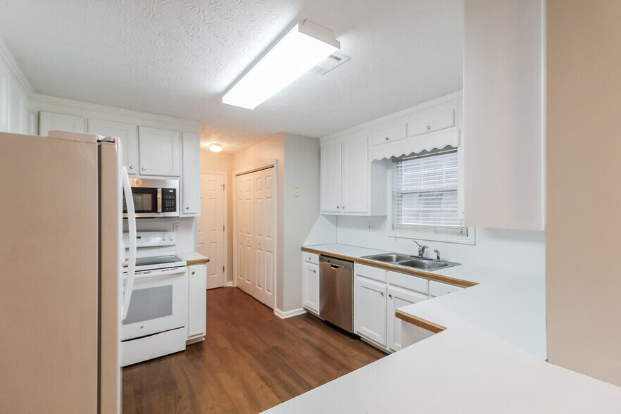 Building Photo - 45 Leighs Grove Way