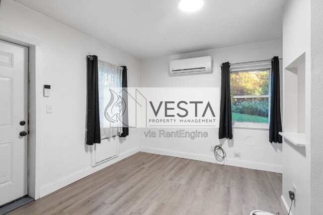 Building Photo - 28 Bass Ln