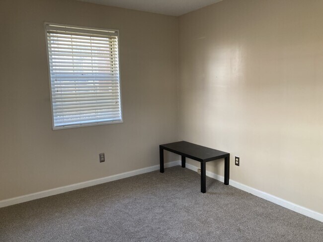 Building Photo - 1618 Thrush Ter