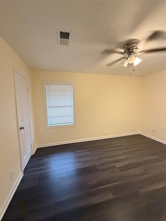 Building Photo - 3810 Lehall St