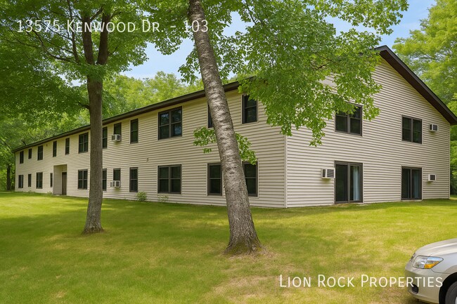 Building Photo - 13575 Kenwood Dr N