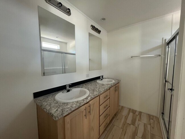 Building Photo - 118 Leopard Ln