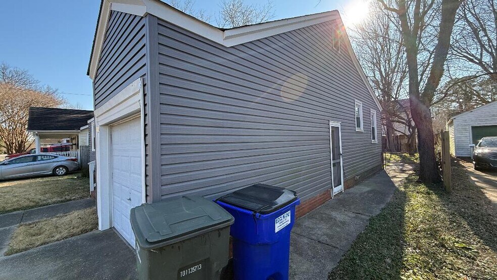 side yard to back - 1533 McNeal Ave