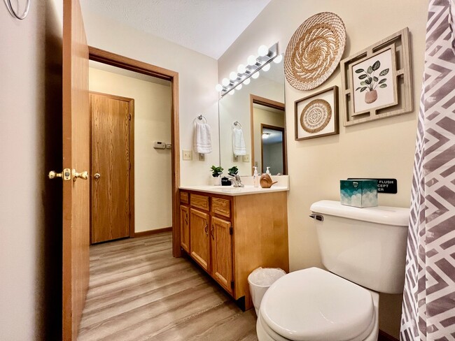 Building Photo - Lovely remodeled 2 bedroom in Middletown, ...
